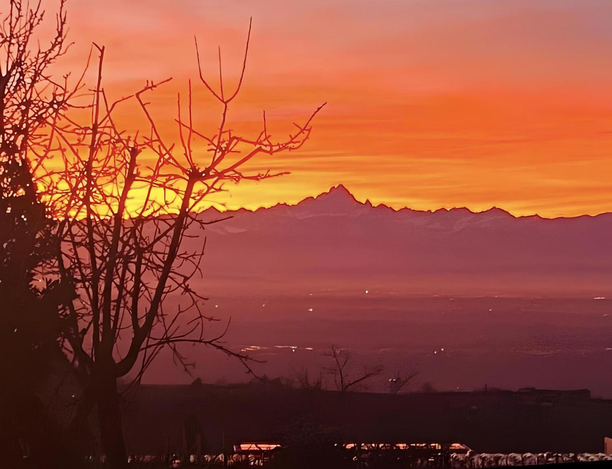 Вилла Just Langhe Casa Barolo Новелло Экстерьер фото