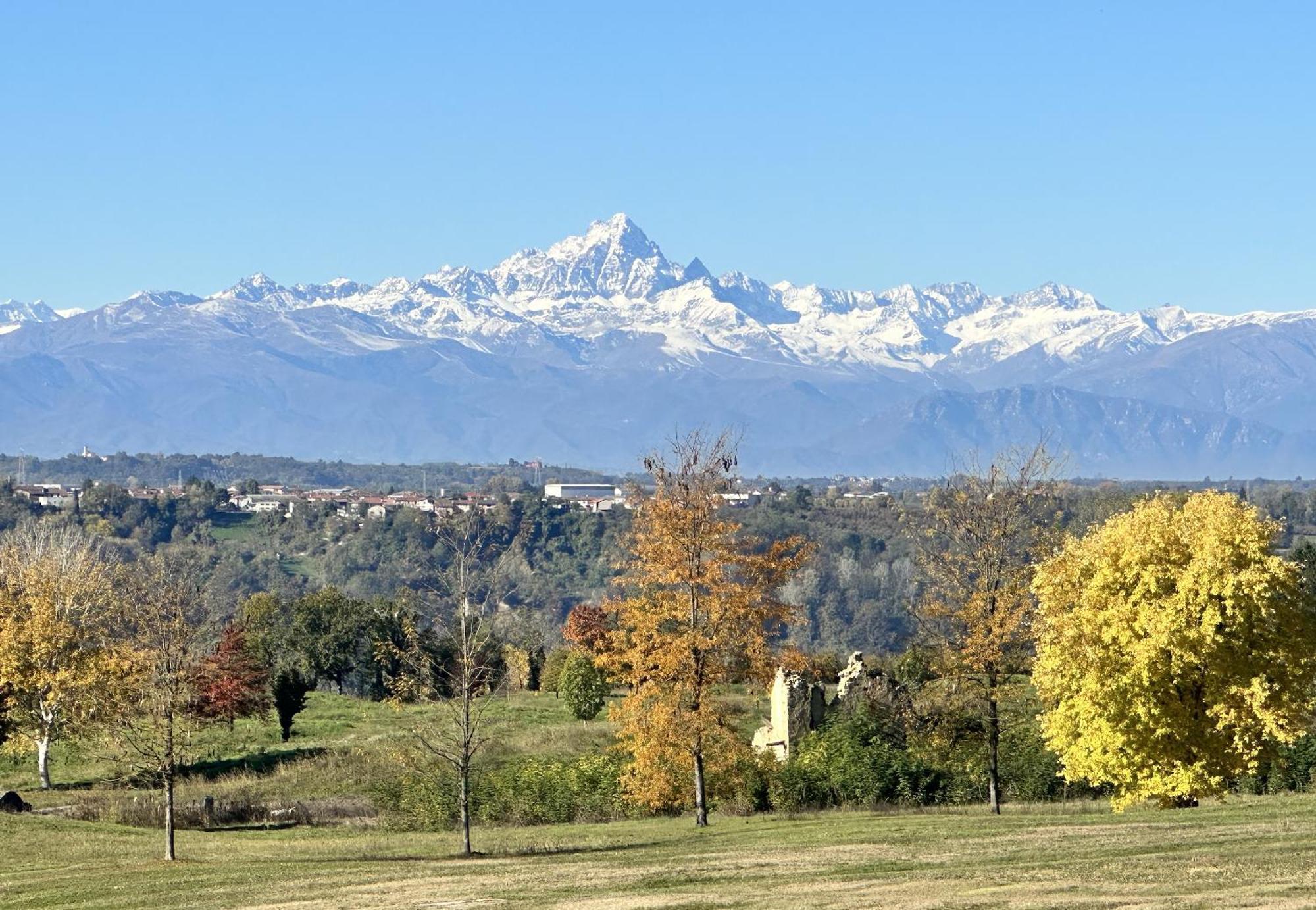 Вилла Just Langhe Casa Barolo Новелло Экстерьер фото